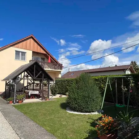 In Balatonbereny/balaton 18061 Apartament Balatonberény